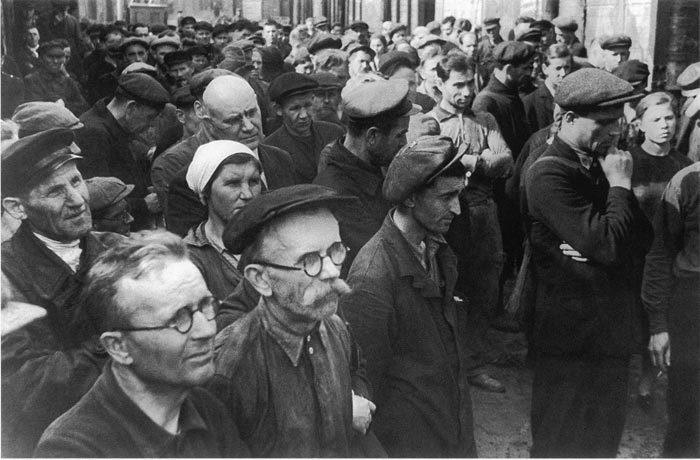 Митинг на ленинградском заводе имени Кирова о начале войны, июнь 1941